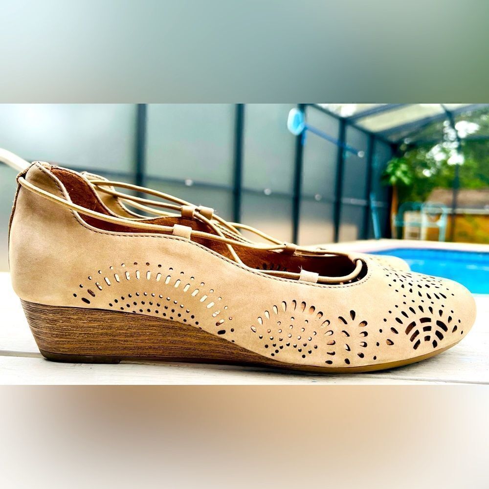 Elegant Tan Wedge Shoes